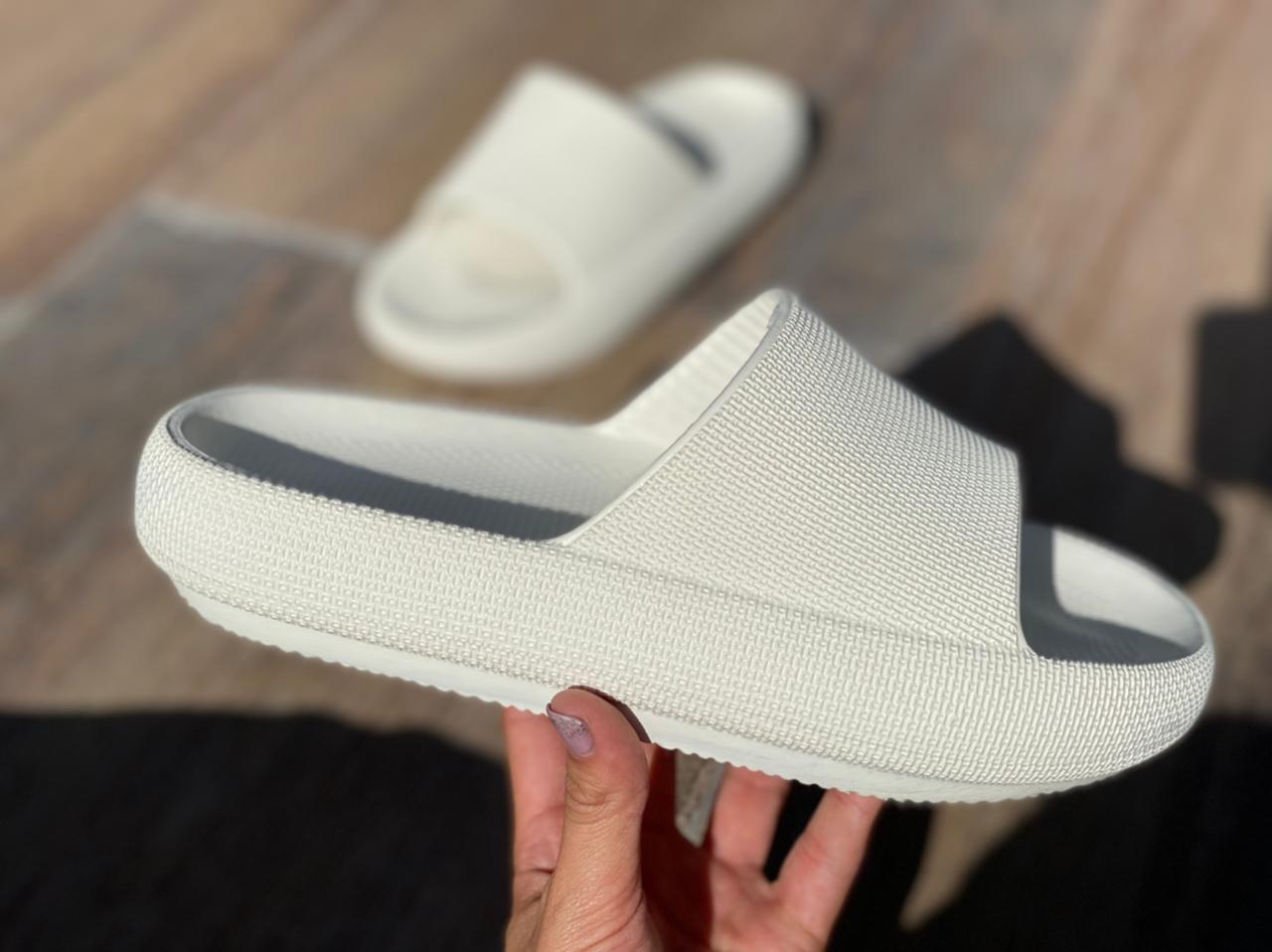 SANDALIAS ANTIDESLIZANTES YEEZ 3D (Nueva Tecnologia EVA)