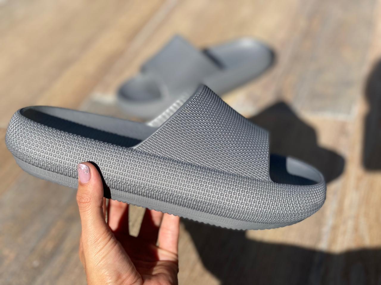 SANDALIAS ANTIDESLIZANTES YEEZ 3D (Nueva Tecnologia EVA)